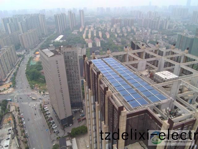 長沙(sha)市五江天街北區商業樓屋麵(mian)太陽能熱水係統(tong)