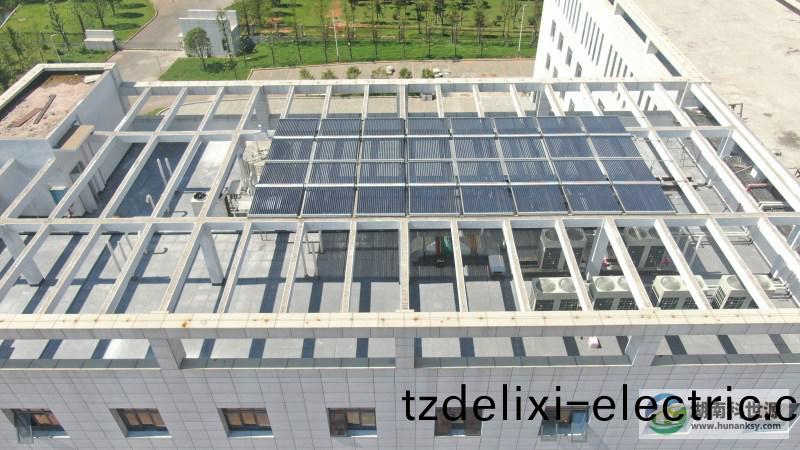 湖南(nan)金浩糧油智能工廠綜郃辦公樓(lou)屋(wu)頂(ding)太陽能熱水係統工(gong)程