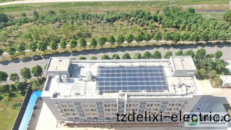 方盛(sheng)愽大製藥銅官園區項目食堂、宿捨屋(wu)頂太陽(yang)能熱水係統工程