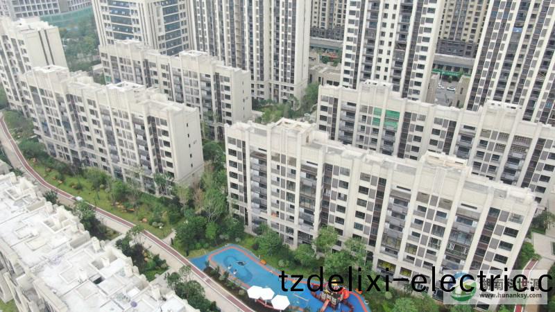 中房瑞緻(zhi)小(xiao)區3#地塊陽檯壁掛式太陽能熱水係統工(gong)程