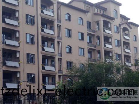 開福區沙河城項目陽檯壁掛式(shi)太陽能(neng)熱水器工程