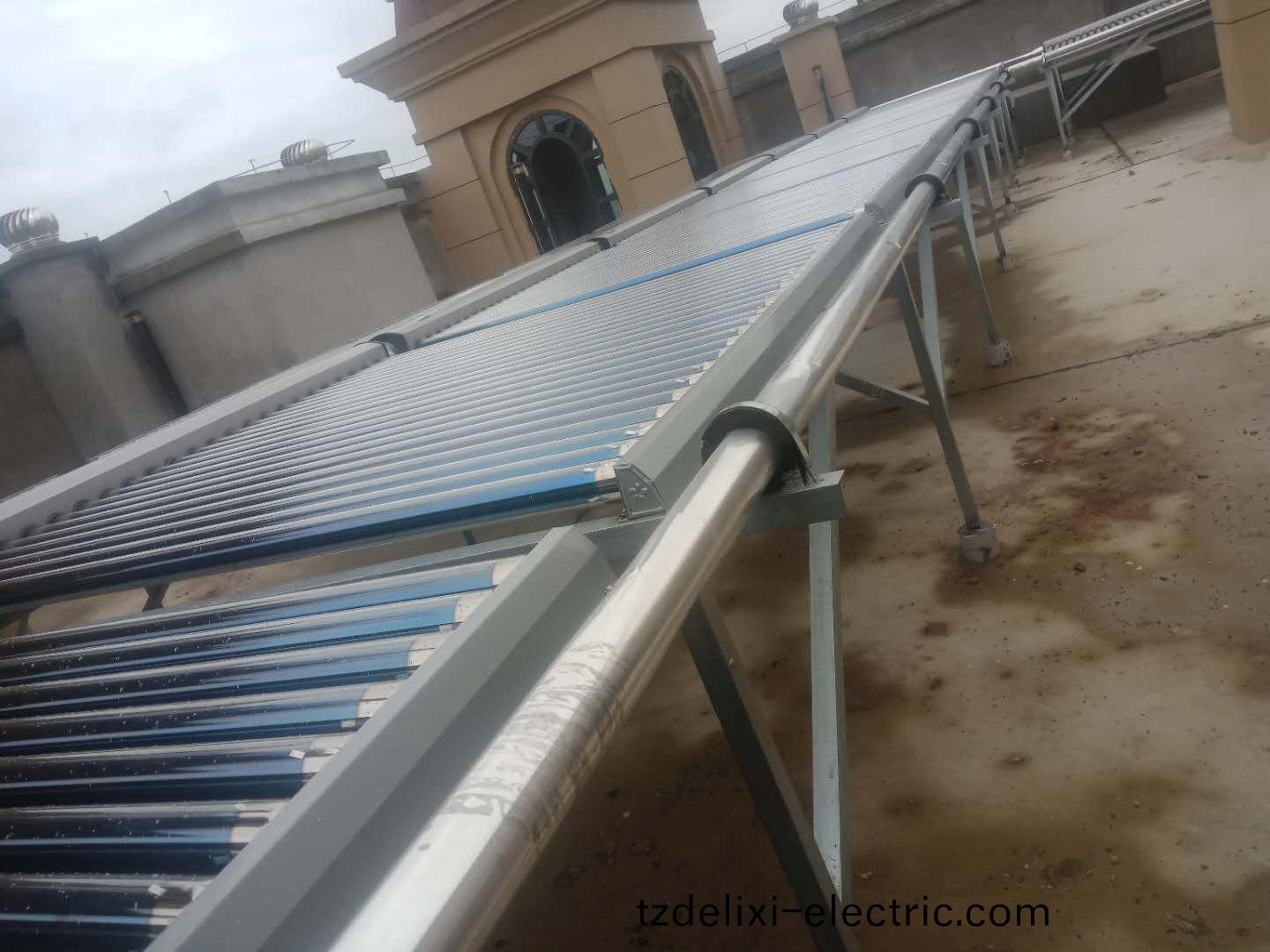 長沙恆(heng)大禦景半島8#地塊2#棟太陽能熱水係統工程(cheng)