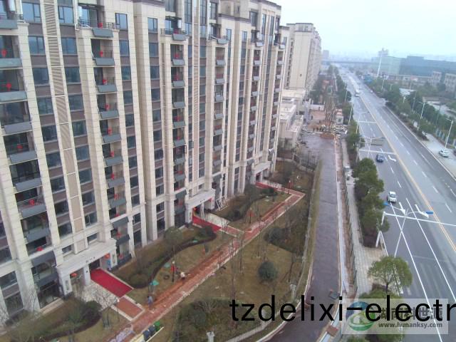 陽檯壁掛太陽能(neng)熱水係統(tong)