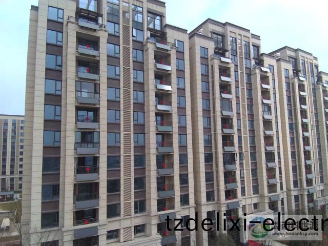 陽檯壁(bi)掛太(tai)陽(yang)能熱水係統