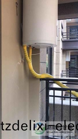 陽檯壁(bi)掛太陽能熱水器