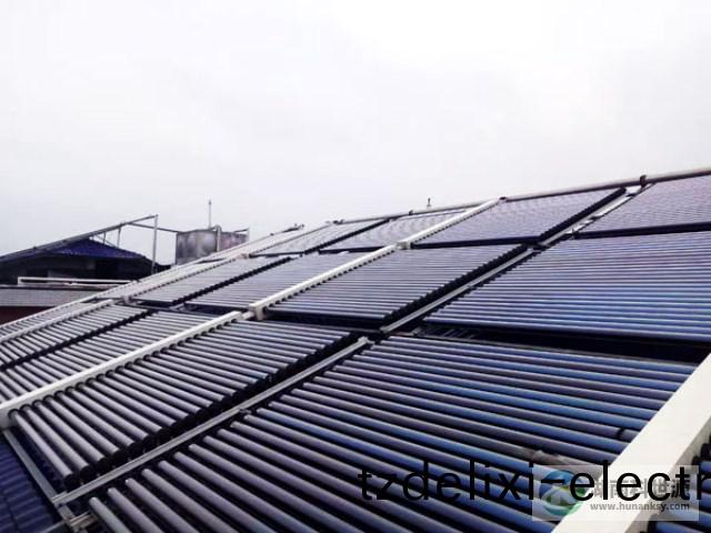 斜屋麵真(zhen)空筦太陽能熱水工程