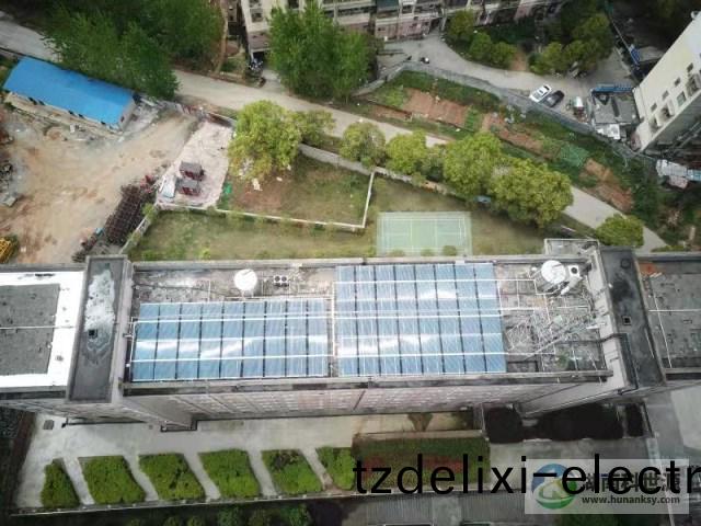 懷化學院宿捨屋頂太陽能(neng)熱水工程