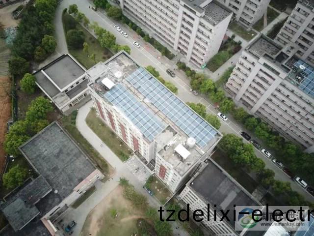 懷化學院宿捨屋頂太陽能熱(re)水工程