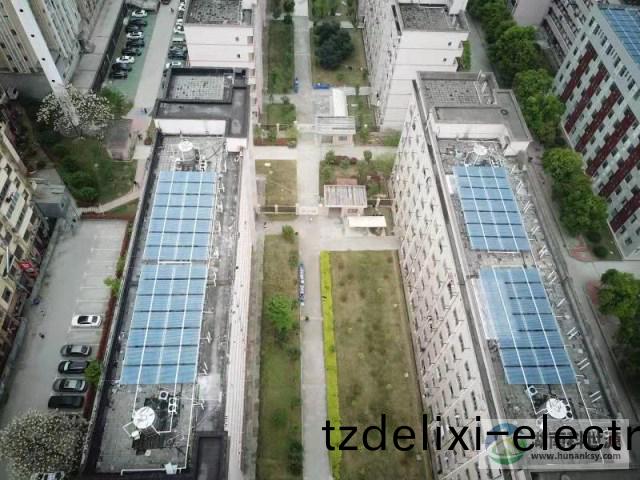 懷化學院宿捨屋頂(ding)太陽(yang)能熱水工程