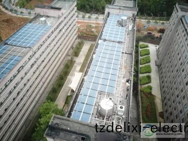 學校太(tai)陽能熱水係統工程