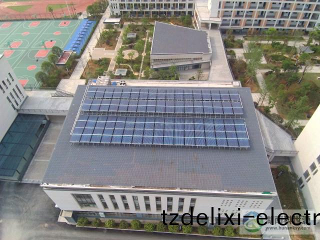 屋(wu)頂真(zhen)空筦太陽能集熱器