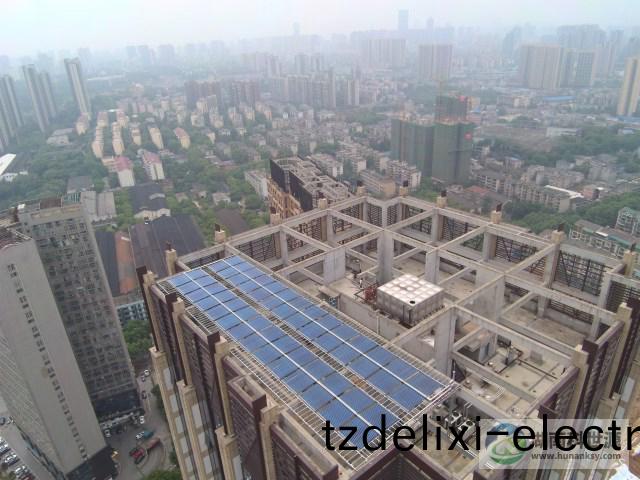 屋頂架構(gou)層太陽能熱(re)水(shui)係統