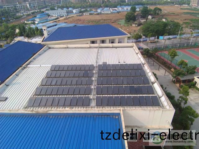 平闆太陽能(neng)熱水(shui)係統