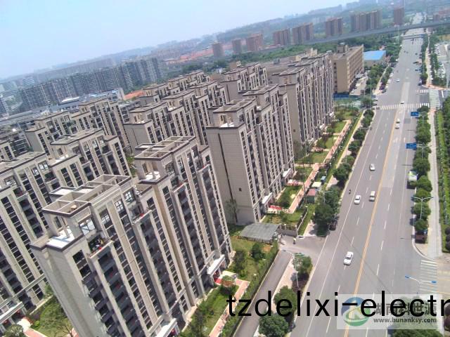 陽檯(tai)壁掛太陽能熱(re)水係統