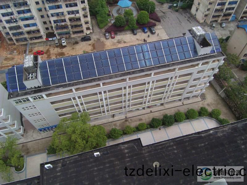 宿捨斜(xie)屋頂太陽能熱水係(xi)統