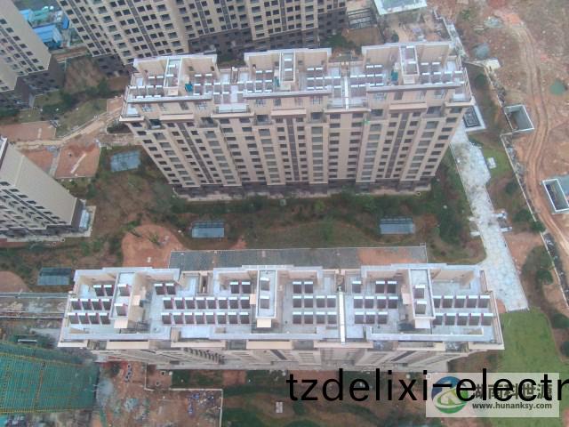 頫視(shi)屋頂一體式太陽能熱水器