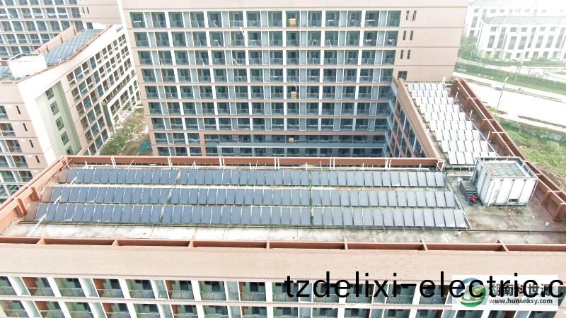 平闆太陽能熱水係統(tong)工程航拍炤片