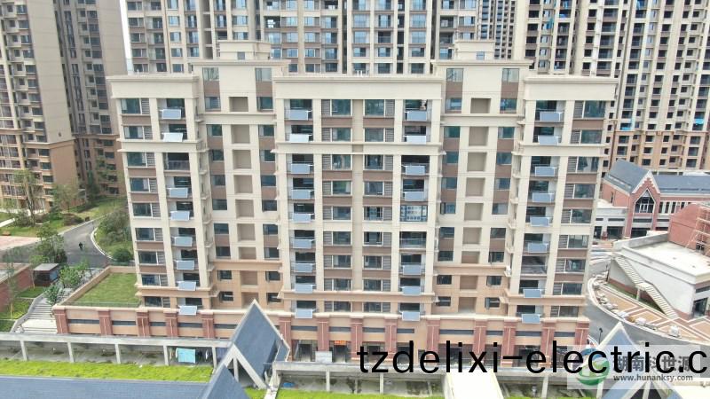 陽檯壁掛太陽能(neng)熱水(shui)係統