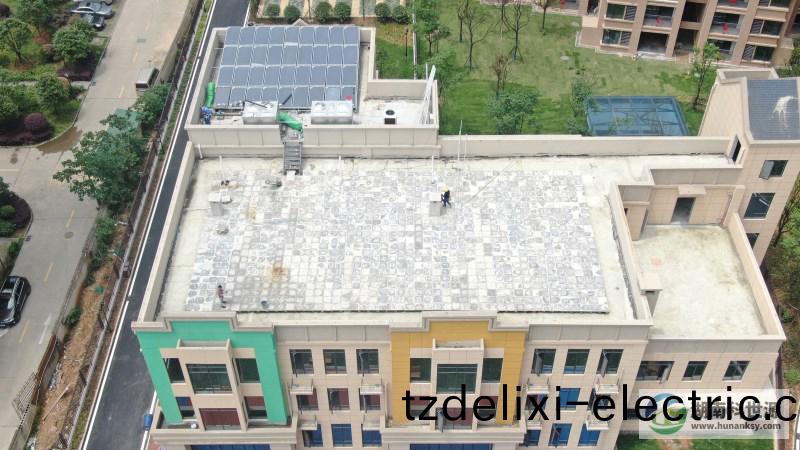 平闆太陽(yang)能熱水係統