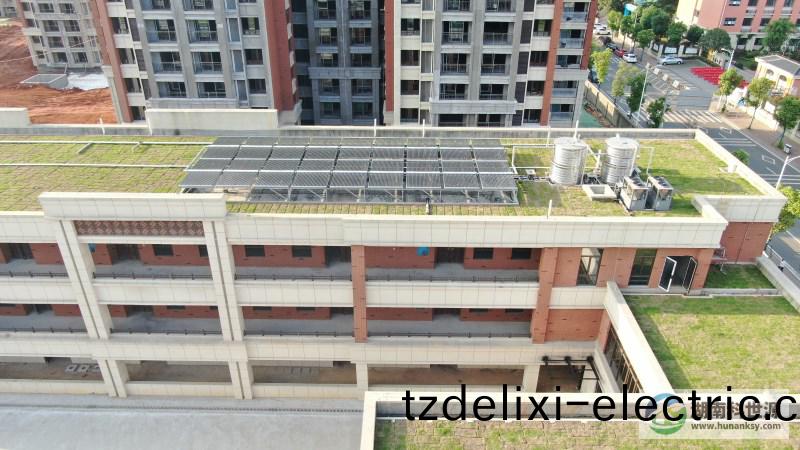 太(tai)陽能空氣能熱水係(xi)統工程