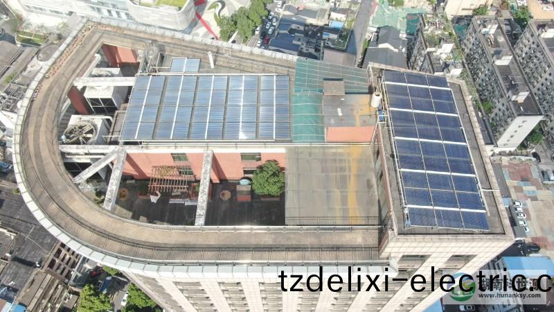 航拍屋頂太陽能熱水係統