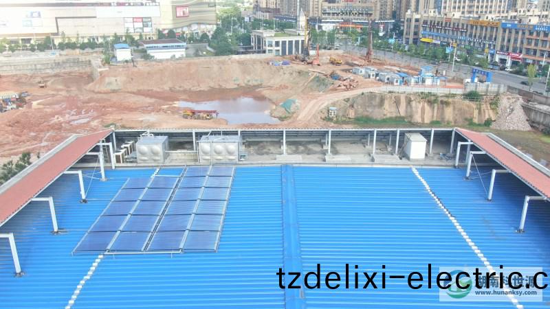 小學屋頂(ding)太陽能熱(re)水係統工程