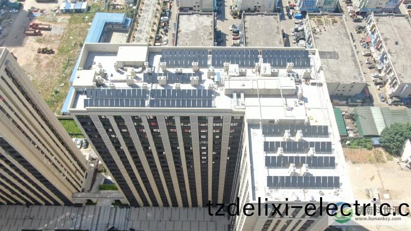 平闆(ban)太陽能熱水係統工程